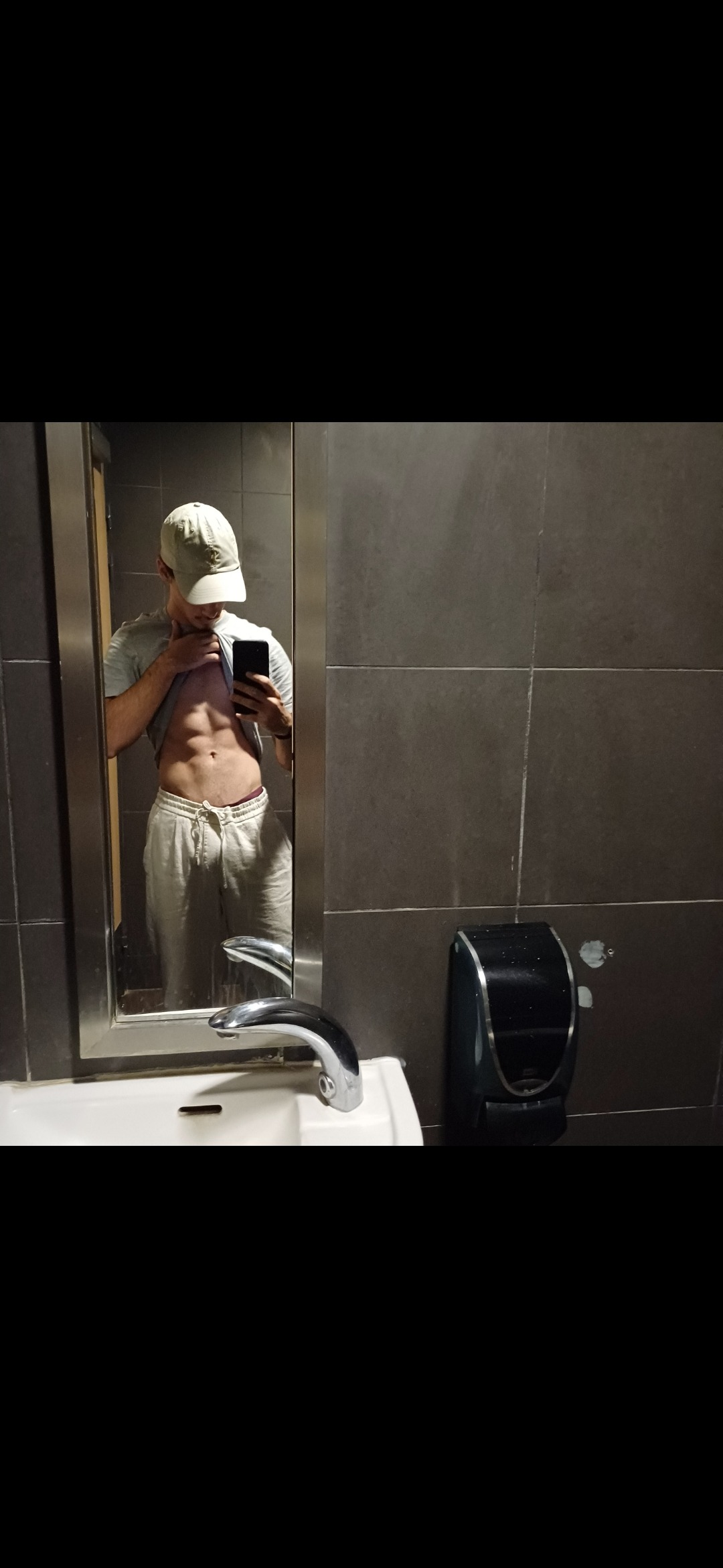 Profil de Diafara, 21 ans, Cruising gay à Uttwil
