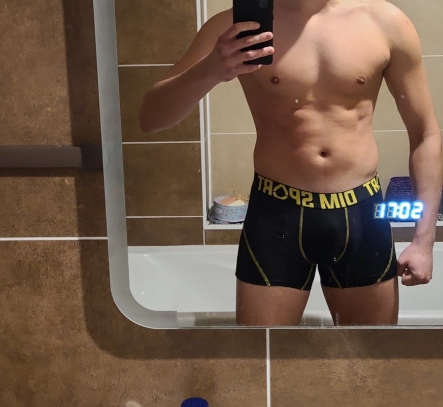 Profil de Cheikhou, 24 ans, Cruising gay à Maienfeld