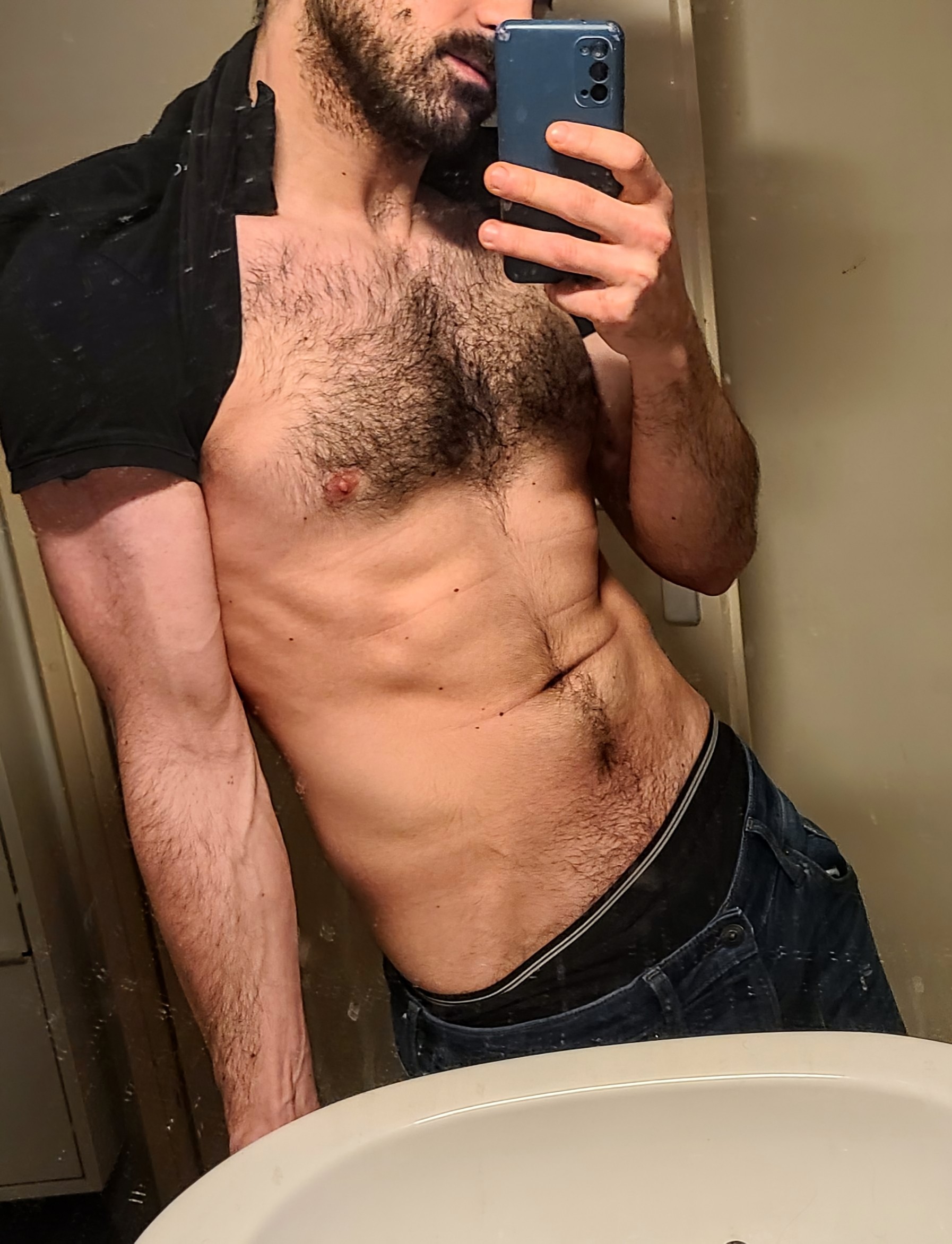 Profil de Lotfi, 23 ans, Cruising gay à Oschwand