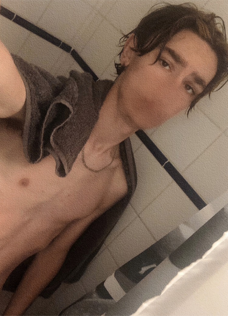Profil de Elysee, 19 ans, Cruising gay à Oberdiessbach