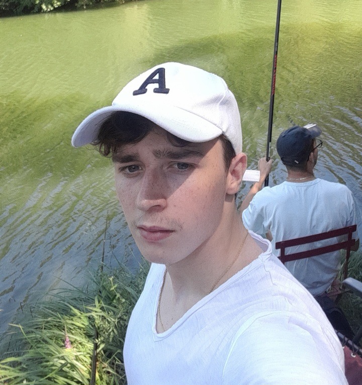 Profil de Yann-fanch, 18 ans, Cruising gay à Zuben