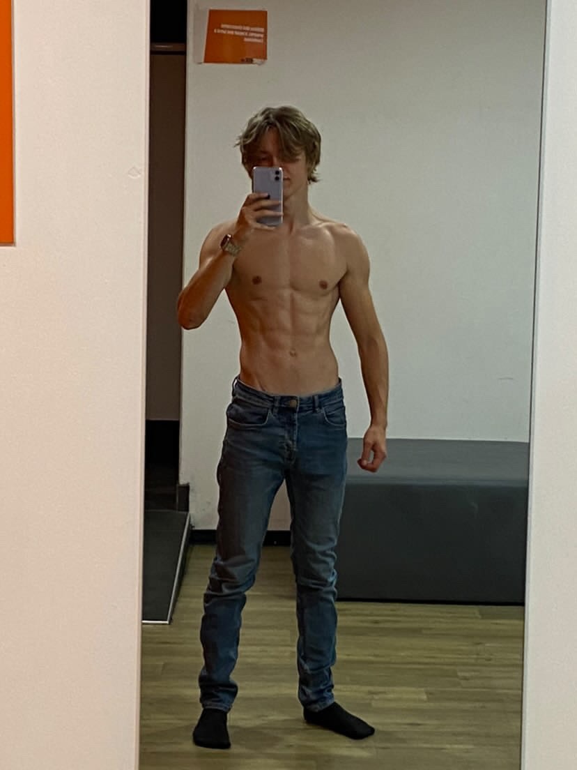 Profil de Bayrem, 20 ans, Cruising gay à Rivaz