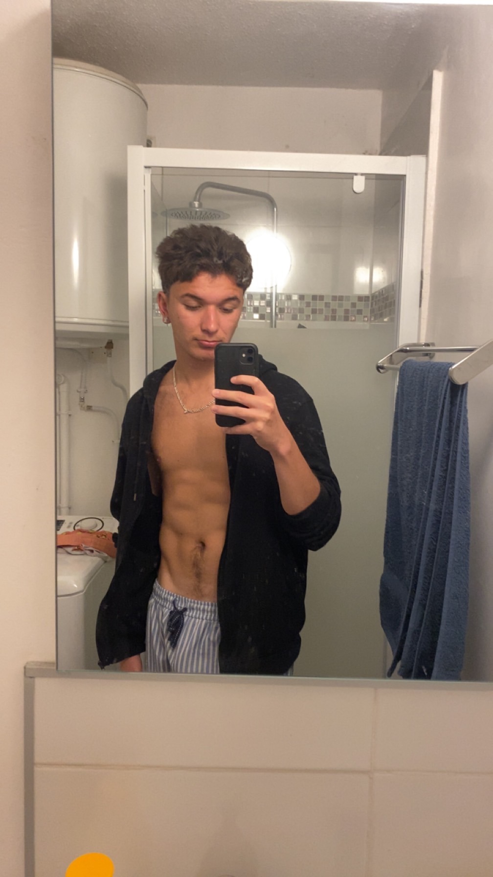 Profil de Armen, 18 ans, Cruising gay à Mürren