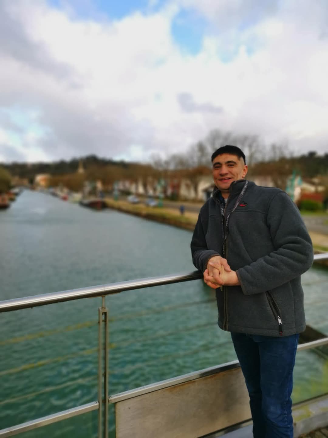 Profil de Guney, 35 ans, Cruising gay à Courtedoux