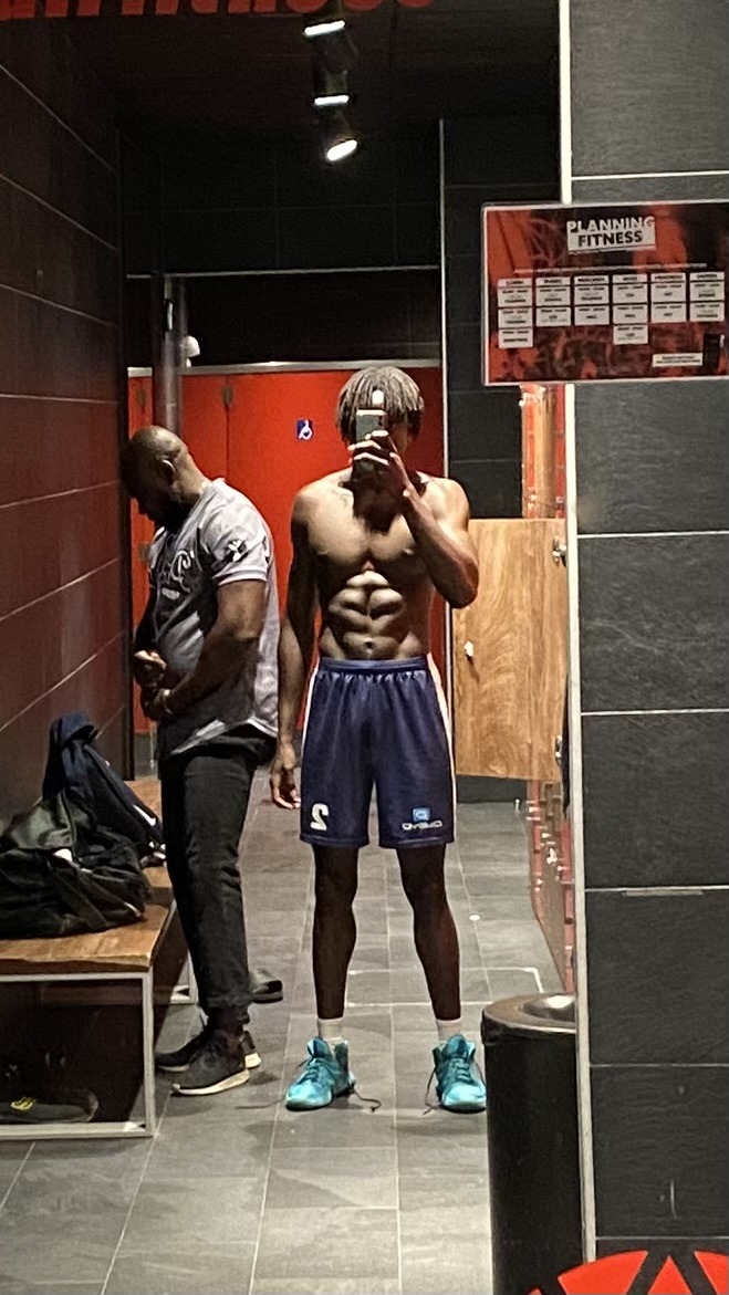 Profil de Zion, 24 ans, Cruising gay à Agiez
