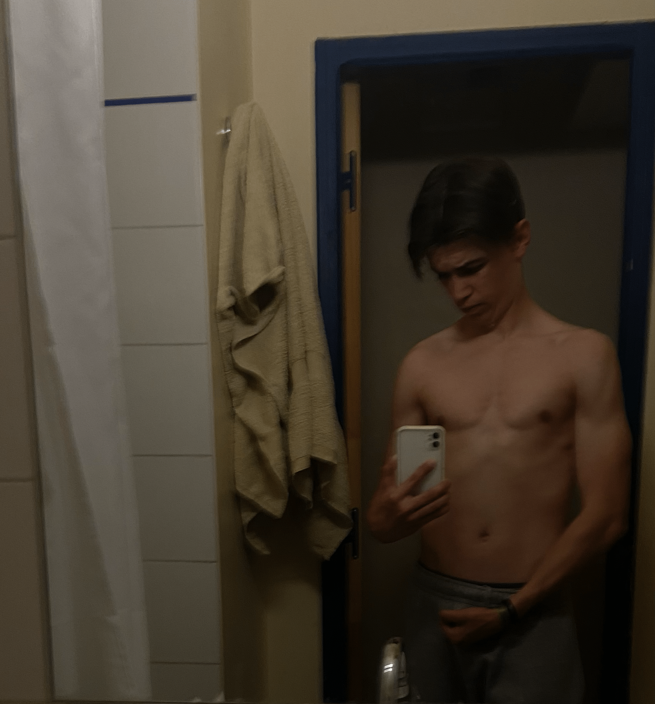 Profil de Romain, 19 ans, Cruising gay à Gilly