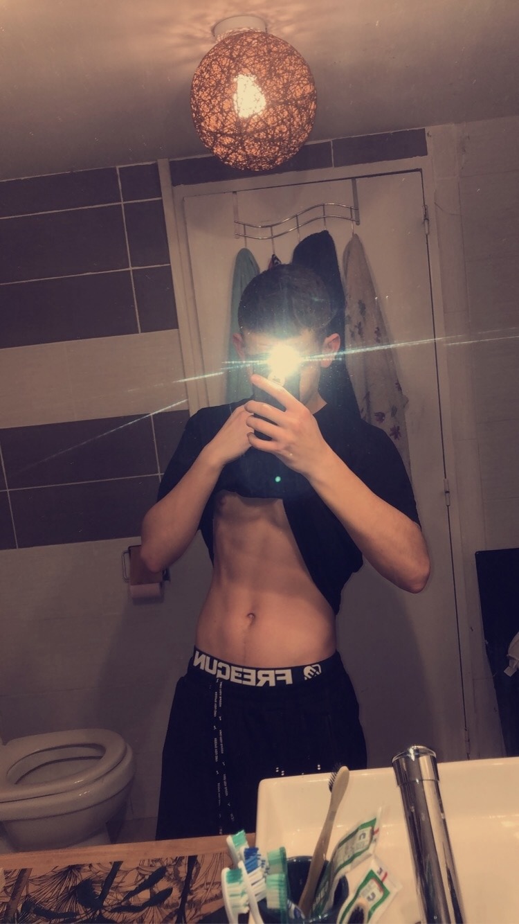 Profil de Yonah, 20 ans, Cruising gay à Zeihen