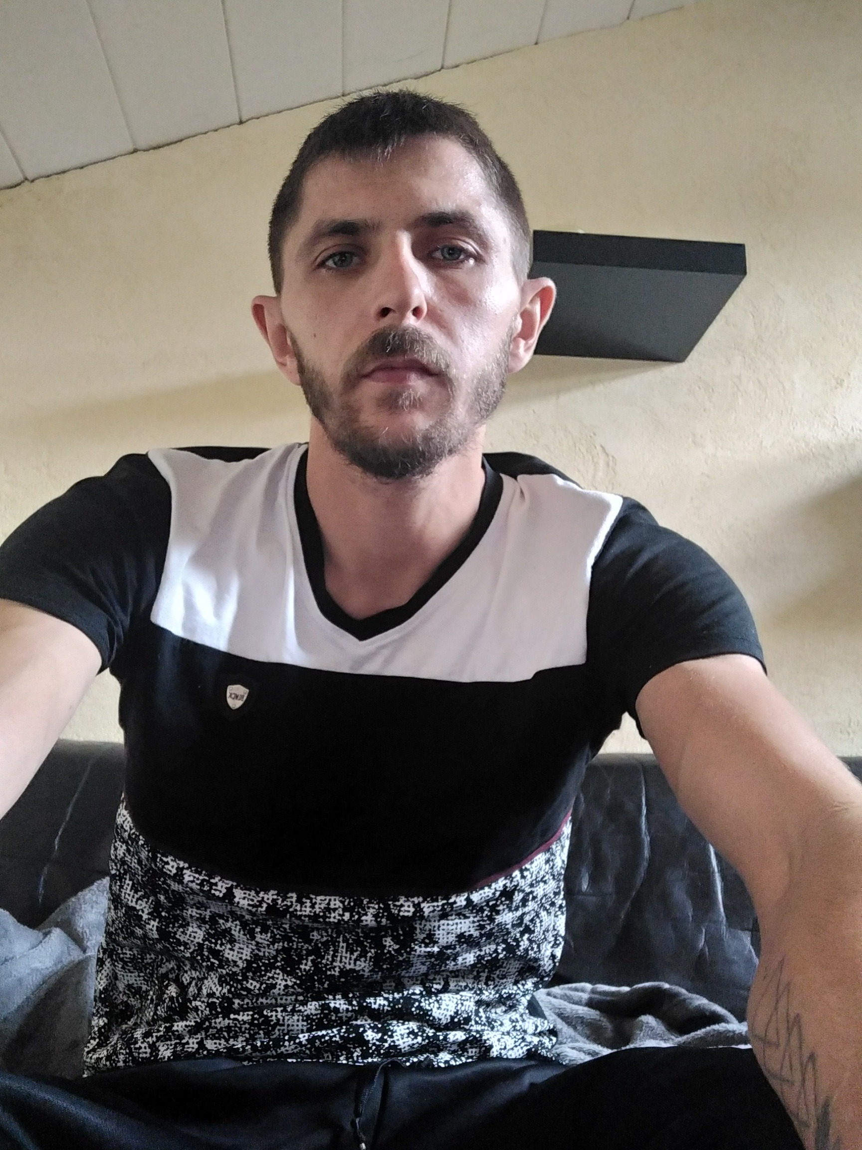Profil de Stanis, 34 ans, Cruising gay à Muolen