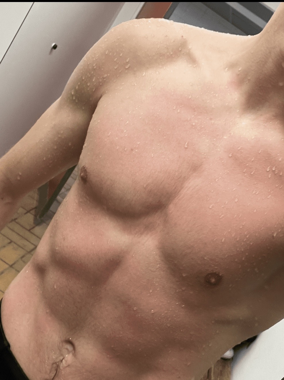Profil de Redha, 19 ans, Cruising gay à Frasnacht