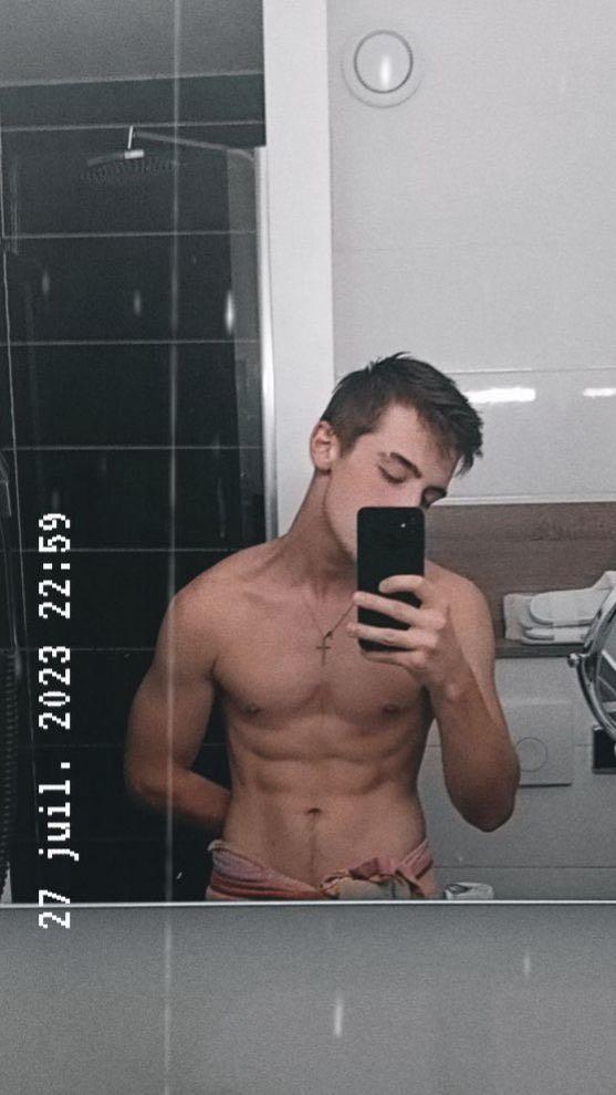 Profil de Octavian, 20 ans, Cruising gay à Develier