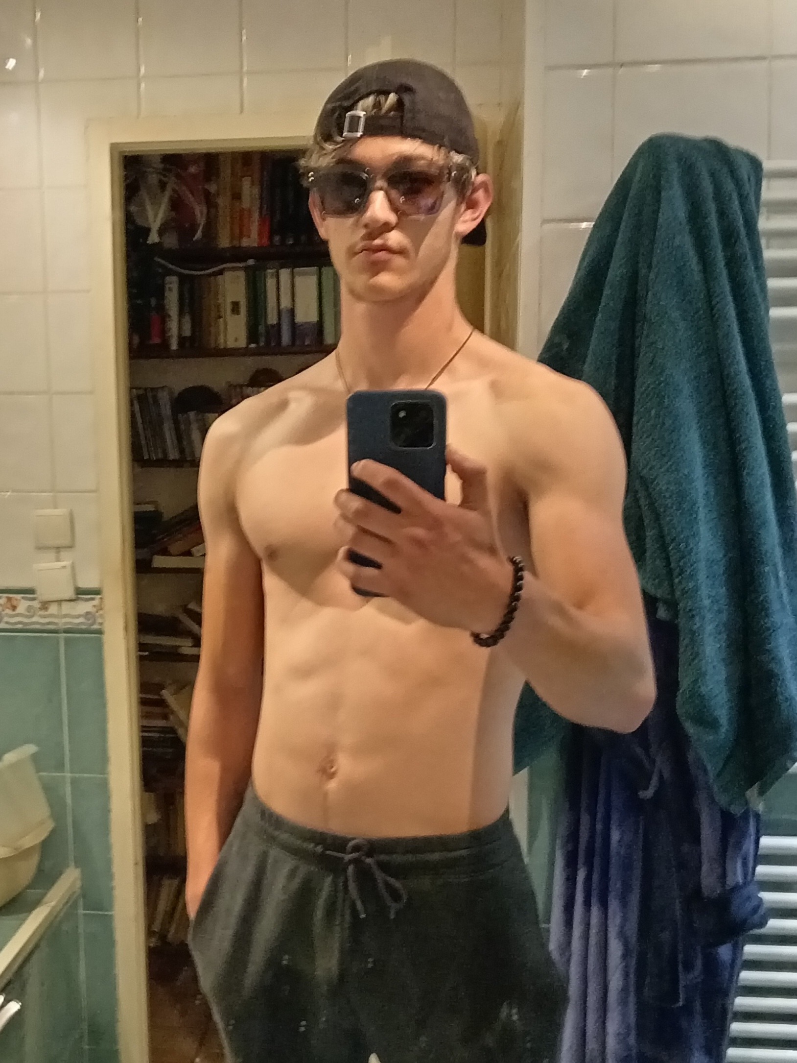 Profil de Lonis, 20 ans, Cruising gay à Denens
