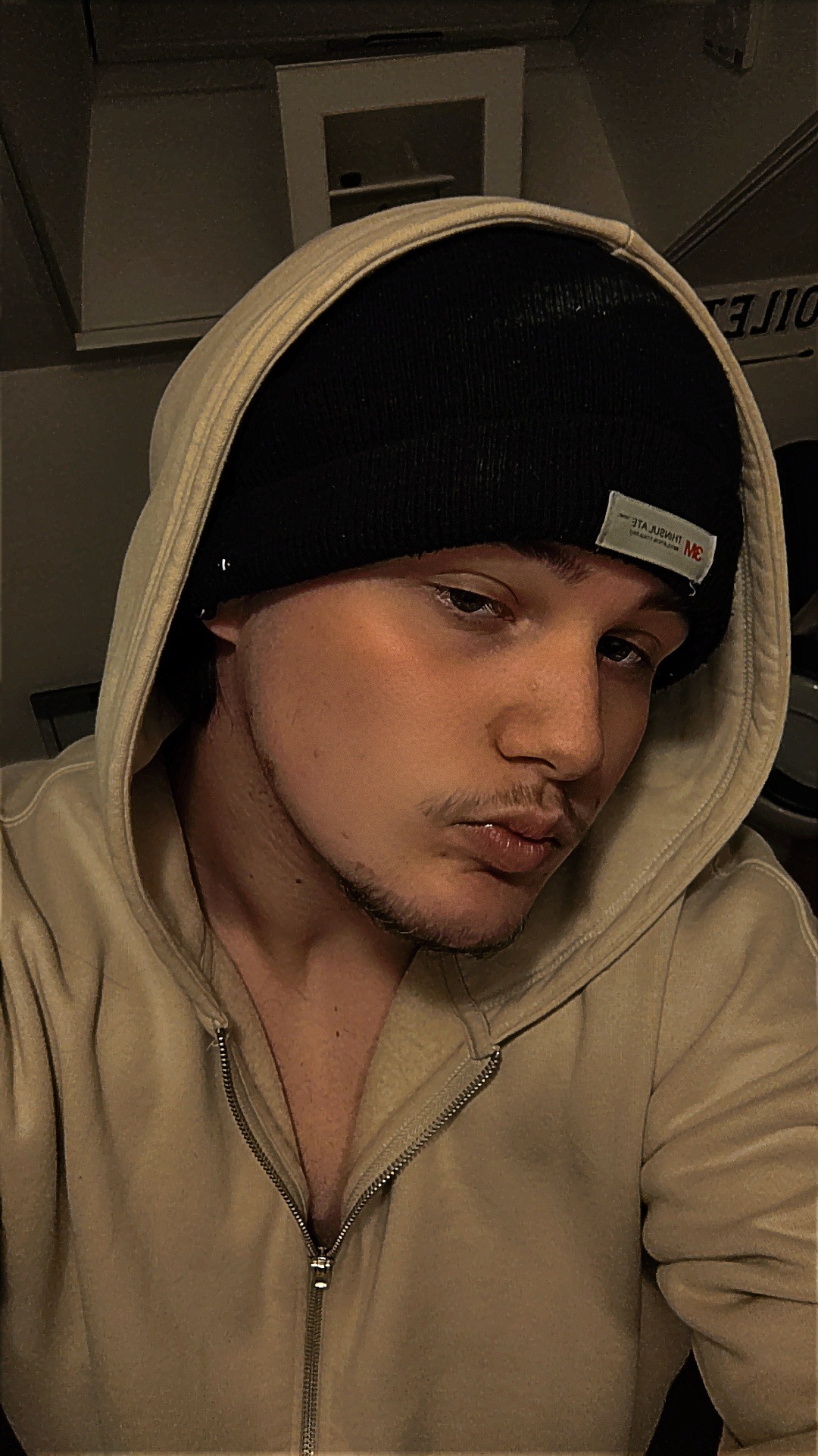 Profil de Enguerran, 18 ans, Cruising gay à Oschwand