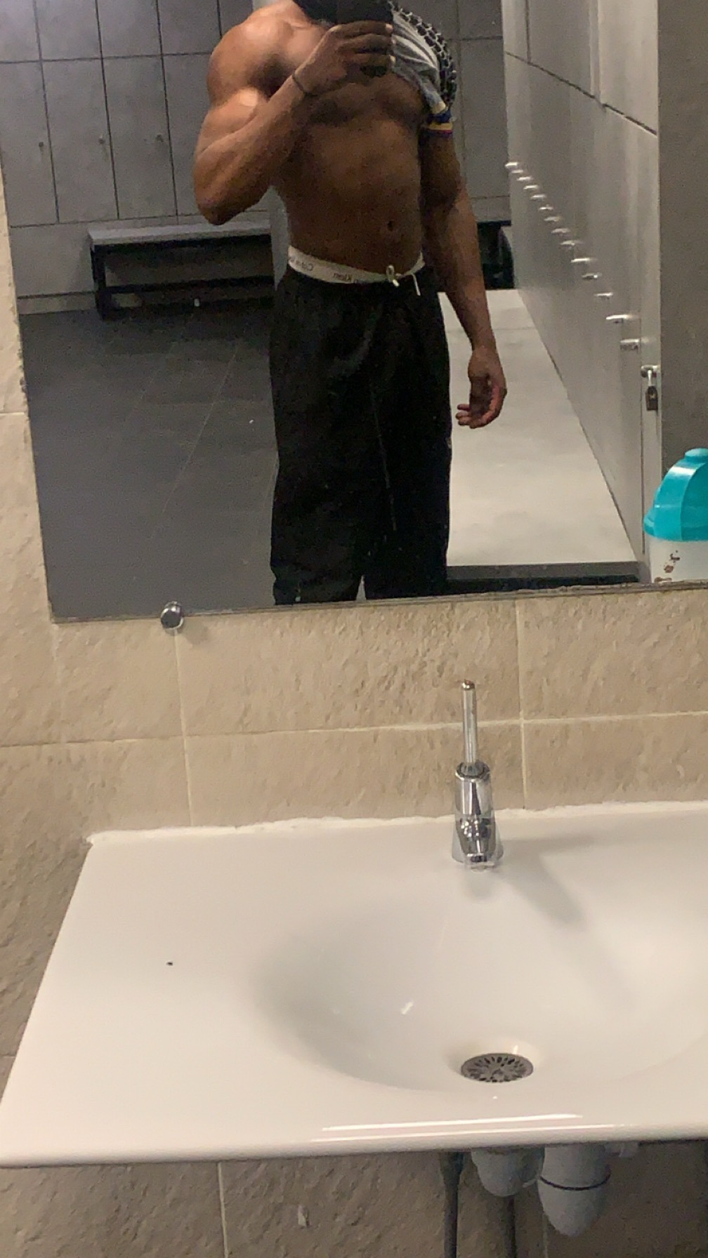Profil de Emircan, 22 ans, Cruising gay à Vernier