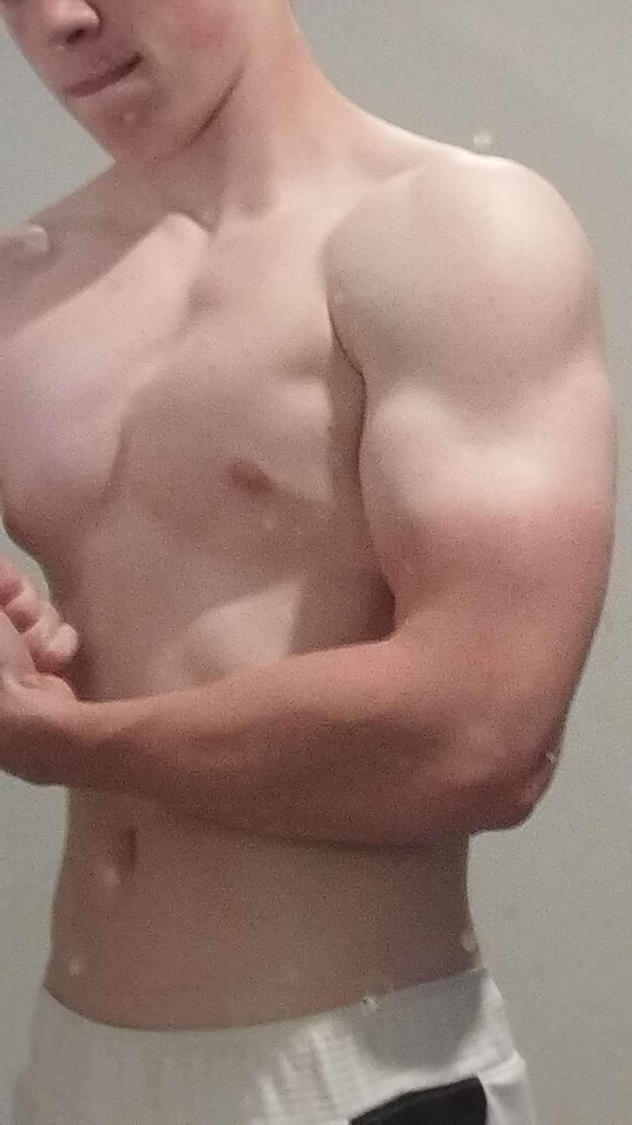 Profil de Estebann, 18 ans, Cruising gay à Aclens
