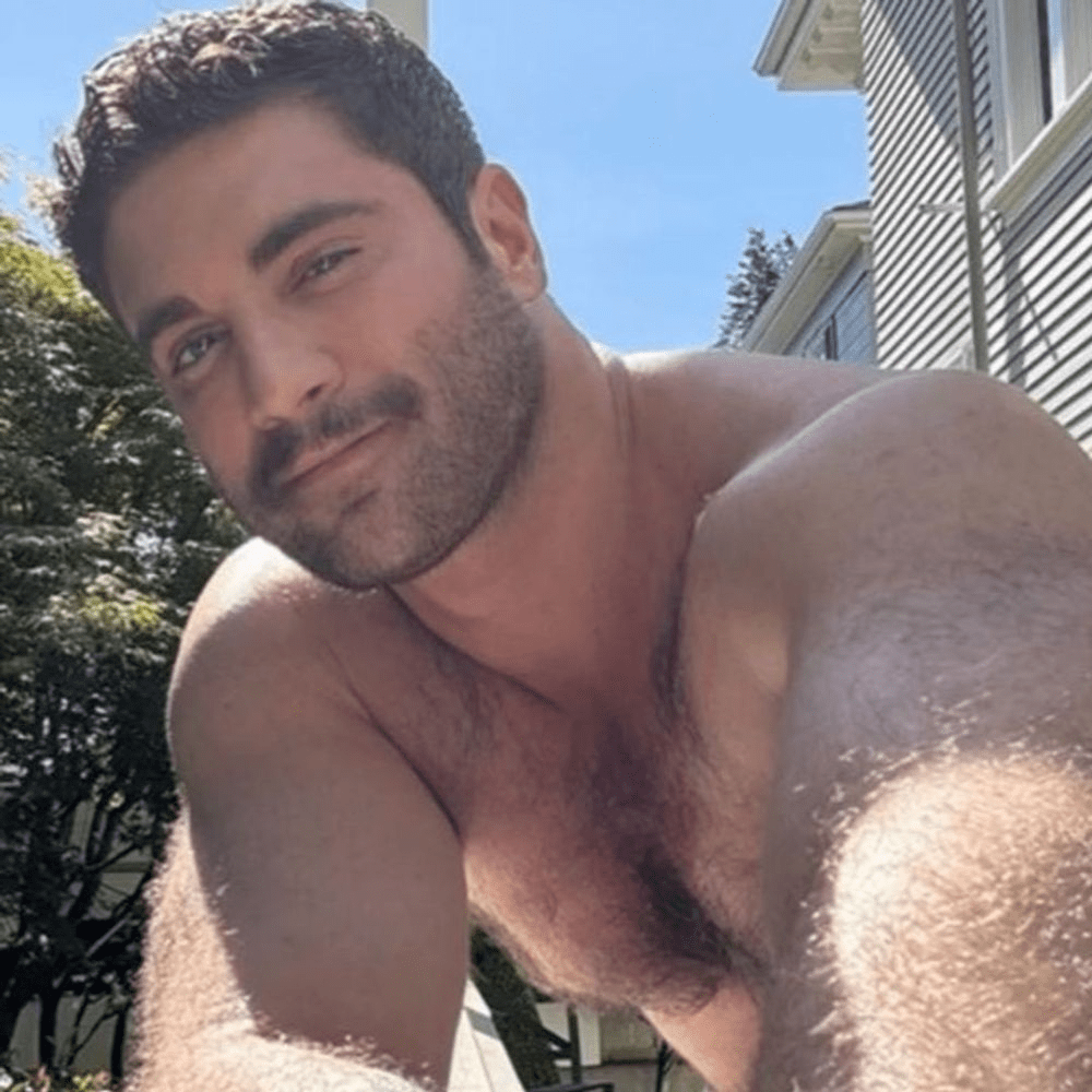 Profil de Charles-pierre, 25 ans, Cruising gay à Cavardiras