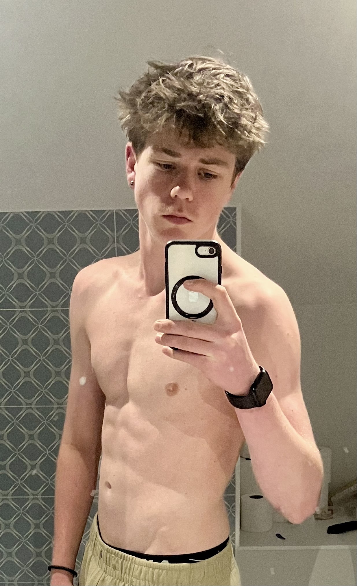 Profil de Luidgy, 19 ans, Cruising gay à Oberaach