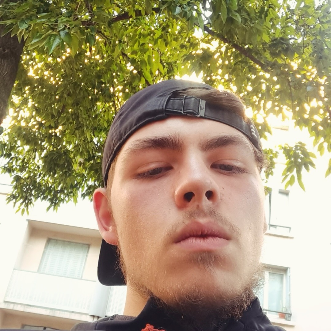 Profil de Keran, 22 ans, Cruising gay à Sessa