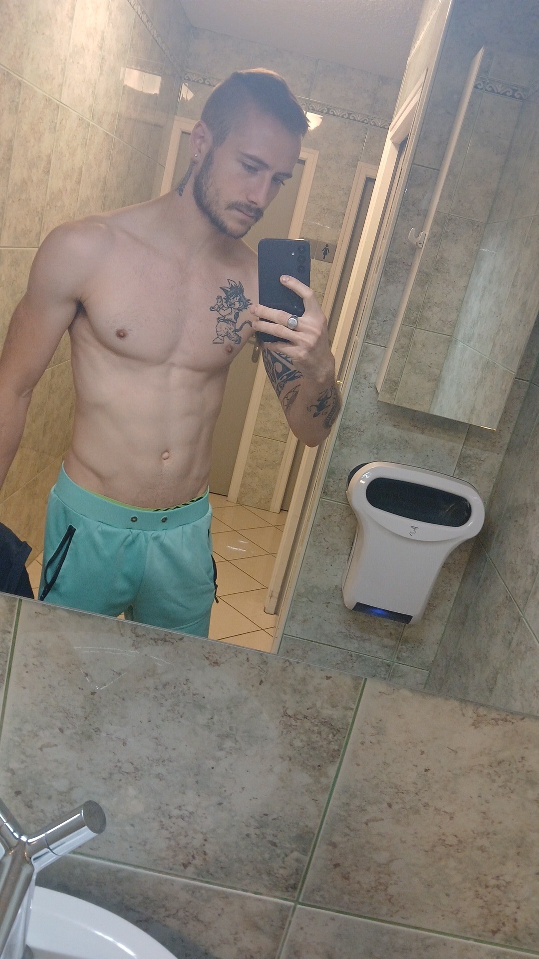 Profil de Millian, 26 ans, Cruising gay à Les Pontins