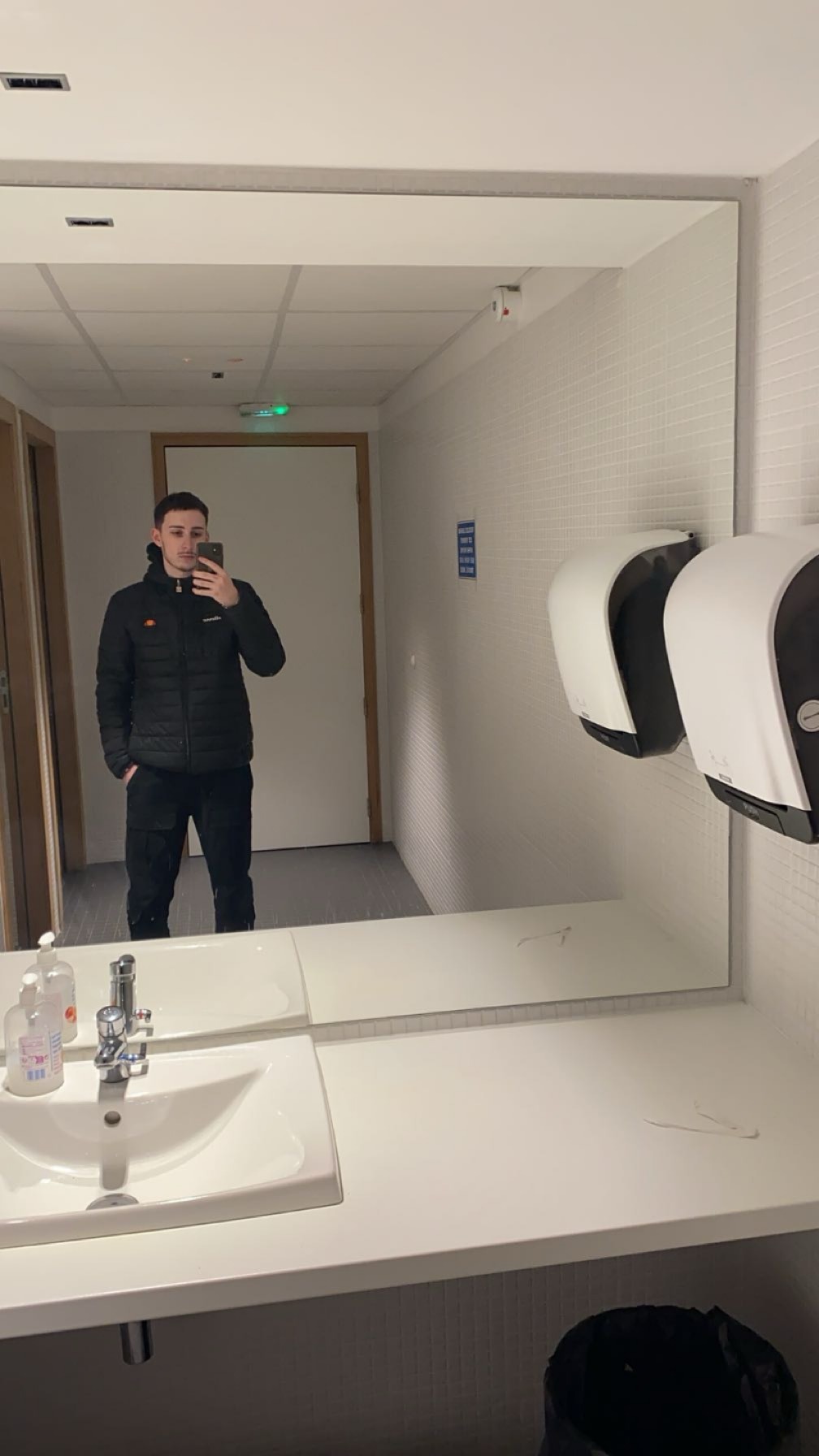 Profil de Hugue, 19 ans, Cruising gay à Vuarrens
