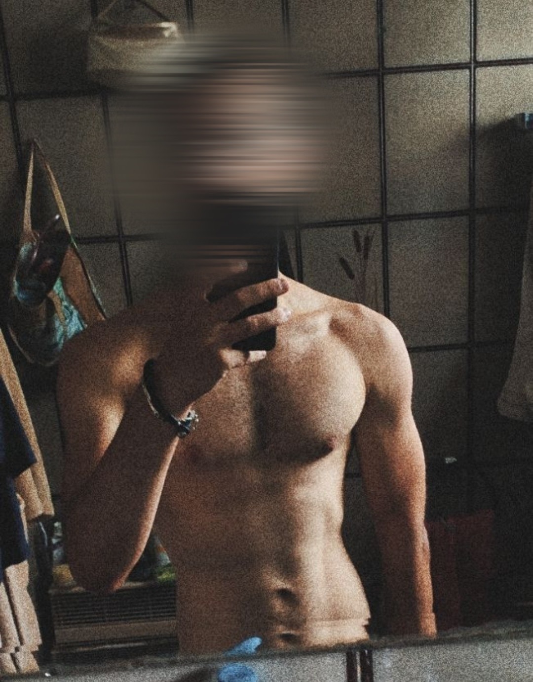 Profil de Cayetano, 25 ans, Cruising gay à Les Planchettes